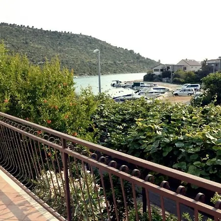 Apartman House Maja