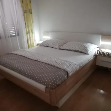 Apartment House Maja *