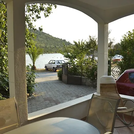 Apartman House Maja